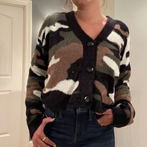Evereve Camouflage Sweater/Cardigan